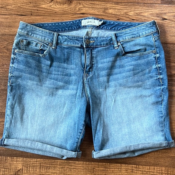 Torrid Bermuda Jean shorts sz 20 - Picture 1 of 6